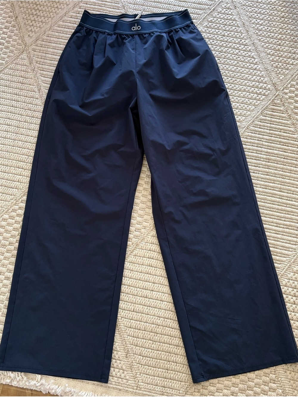 ALO Yoga Women’s Wide-Leg Sweatpants in Navy